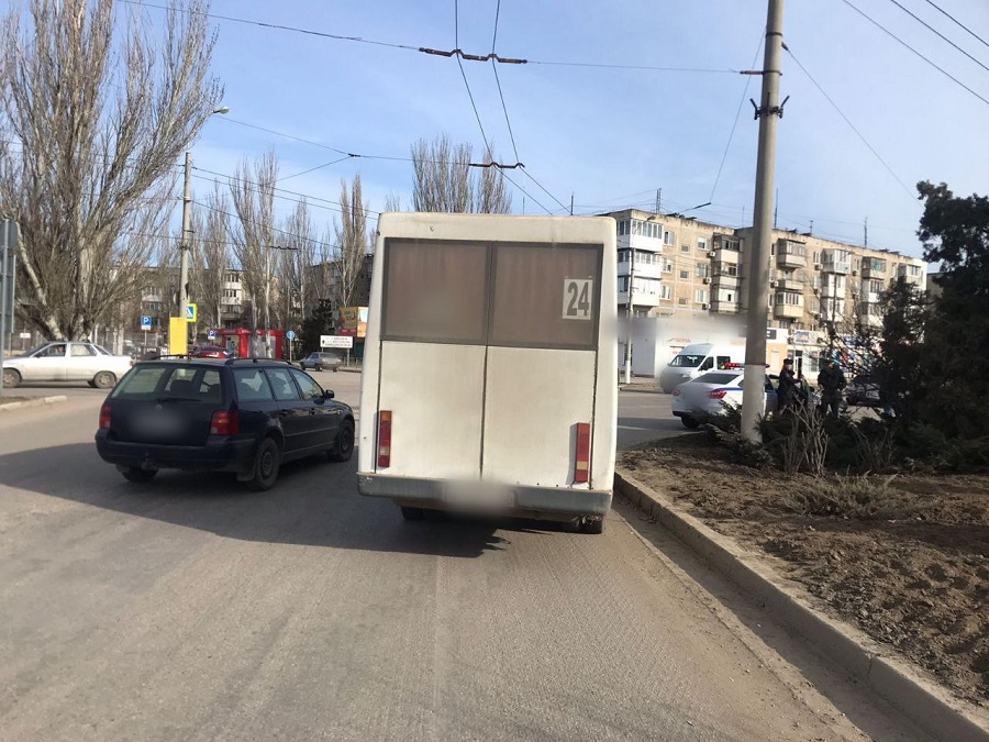 Ребенок выпал из двигавшегося автобуса в Керчи