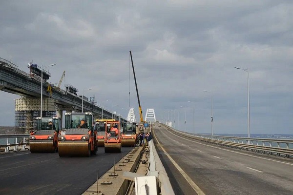 Левую сторону автодорожной части Крымского моста откроют для движения в феврале