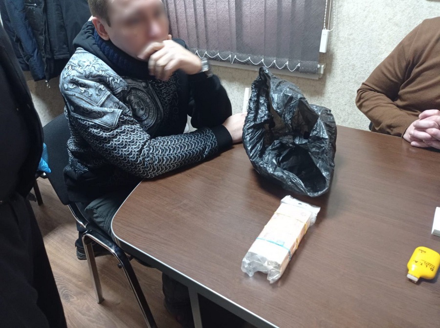 Директор «Севгеоцентра» задержан при получении взятки в 1 млн рублей 