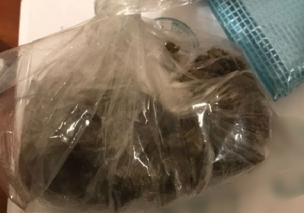 У ранее судимого ялтинца изъяли марихуану и электронные весы
