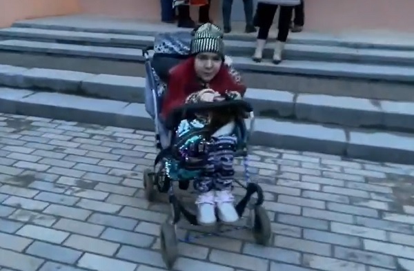  В новом Едином офисе клиентской службы Соцфонда РФ в Ялте не предусмотрели пандус