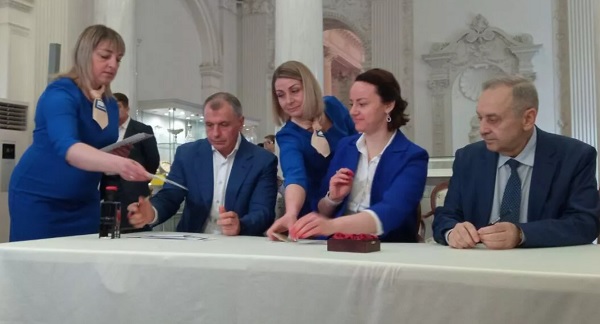 В Ливадийском дворце погасили марку в честь 240-летия вхождения Крыма и Кубани в состав России