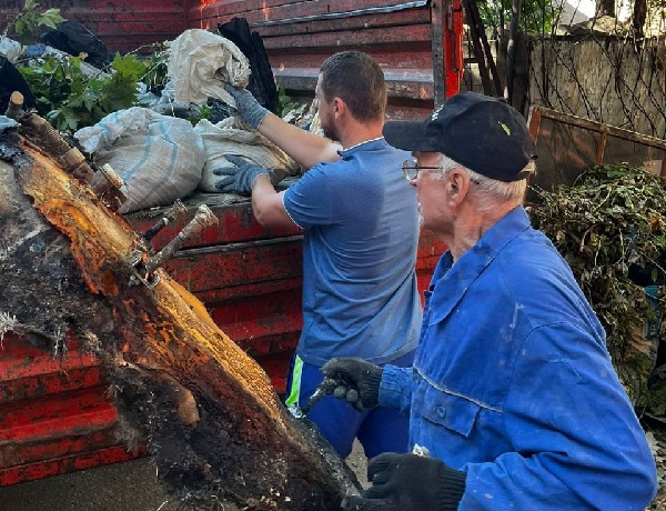 В Ялте продолжается генеральная уборка, вывезено 11,5 тыс. тонн мусора