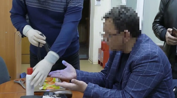 Дело о взятке: в Крыму будут судить экс-начальника управления молодежи и спорта Симферополя